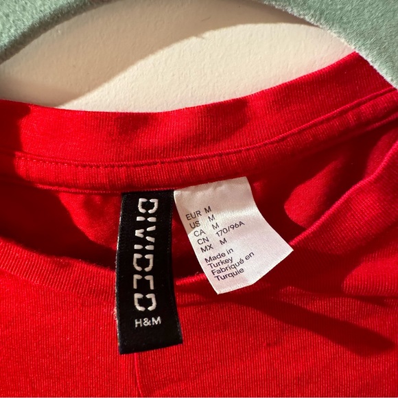 Red Cross-front crop top - Picture 4 of 6